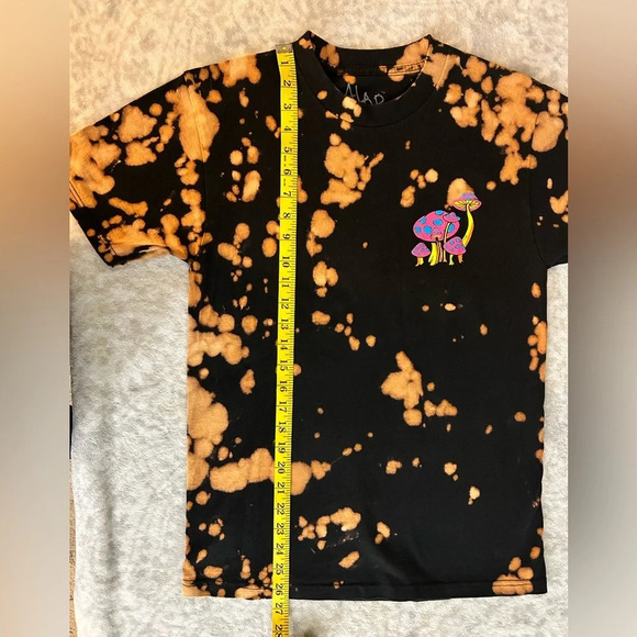 A. Lab Magic Mushrooms T-Shirt - Picture 5 of 7